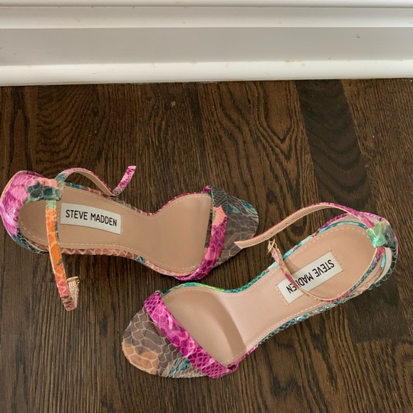 Snakeskin multi color design shoe. Steve Madden. - Picture 2 of 4